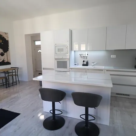 Black Or White Apartment *