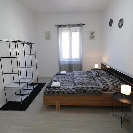 Black Or White Apartment *