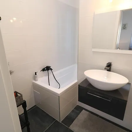 Black Or White Apartment *