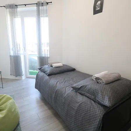 Apartment Black Or White *